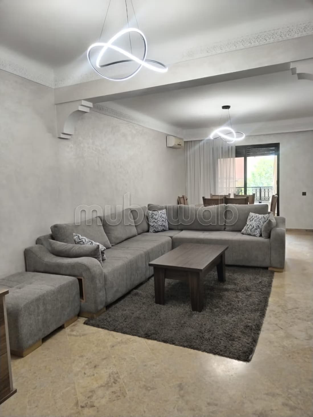 Louez cet appartement à victor hugo. Surface totale 90 m². M...