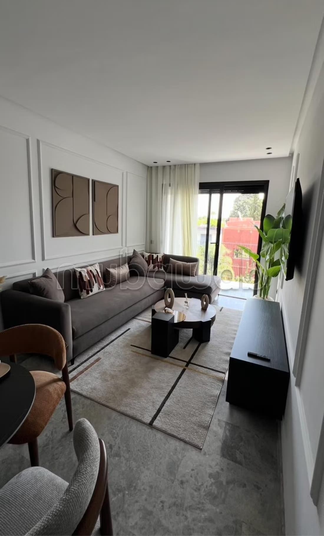 Appartement à louer à Oasis. Superficie 50 m². Porte blindée...