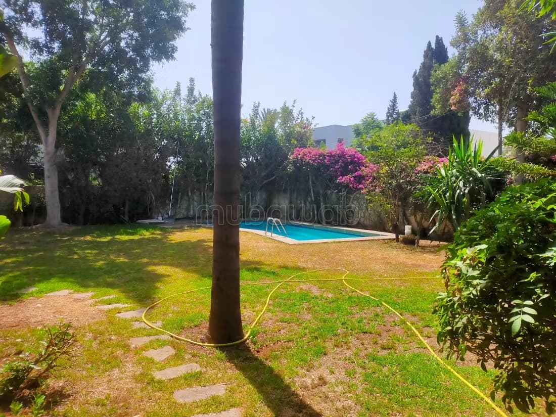 Villa d'époque avec piscine et jardin