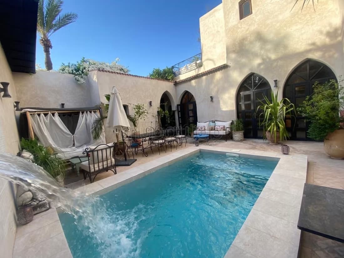 Somptueuse villa à vendre à Ennakhil Palmeraie. Superficie 2...