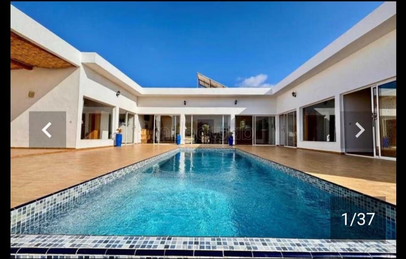 Villa de luxe à louer au centre-ville. 3 pièces. Meublé