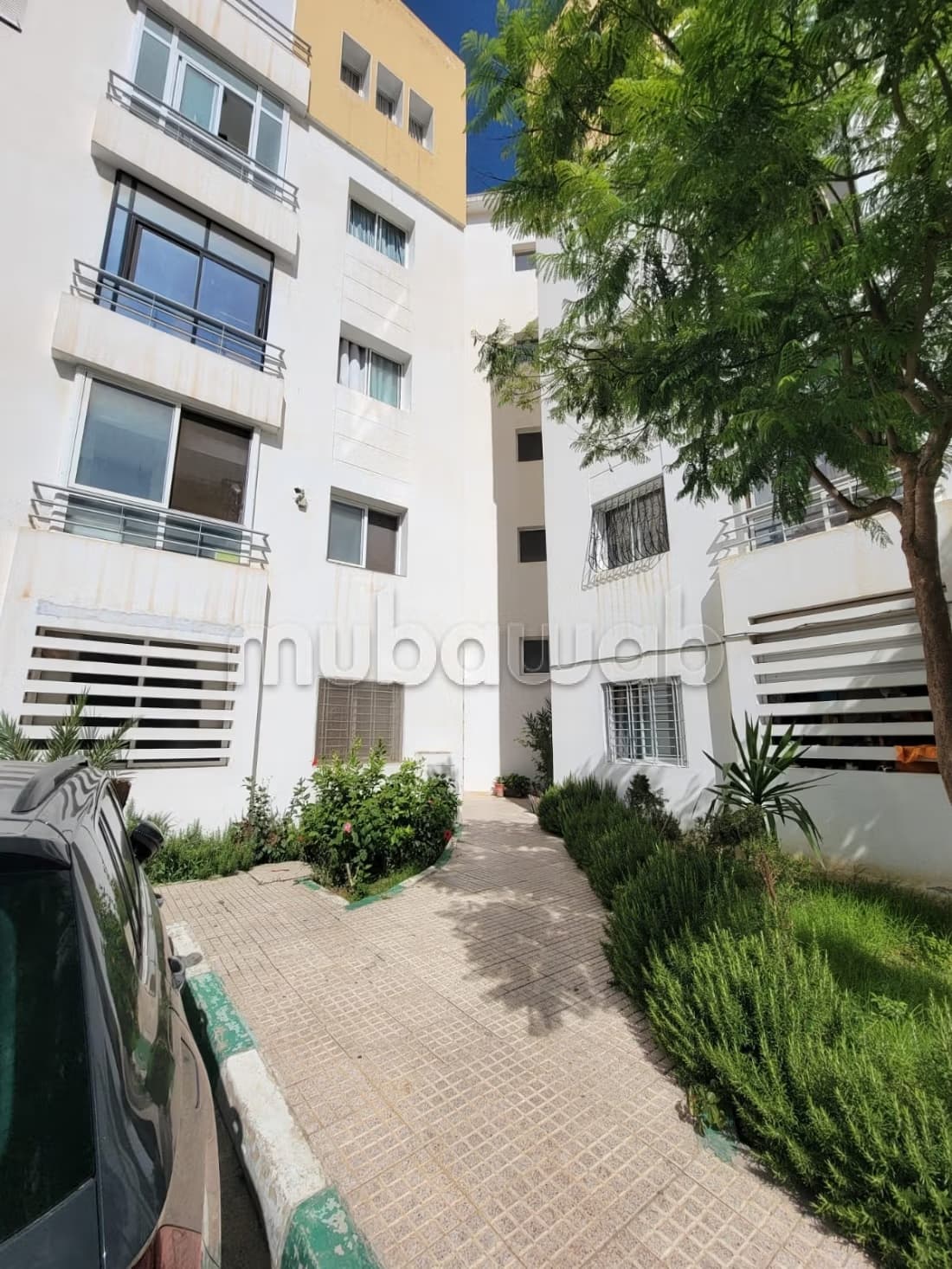Vente d'un appartement à Saniya Rmel. Rue Abdel Khalek Torre...