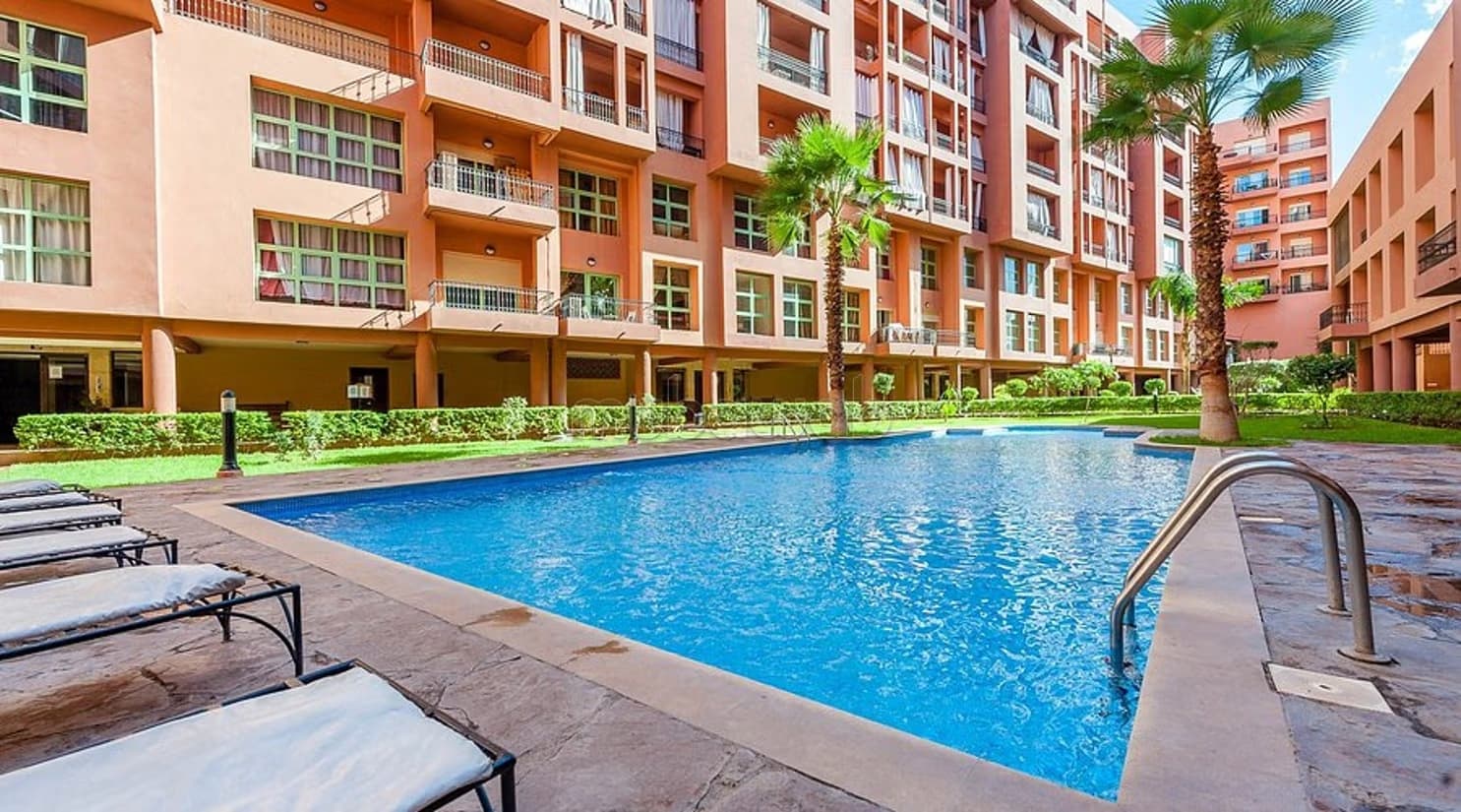 Appartement meublé à louer avec piscine