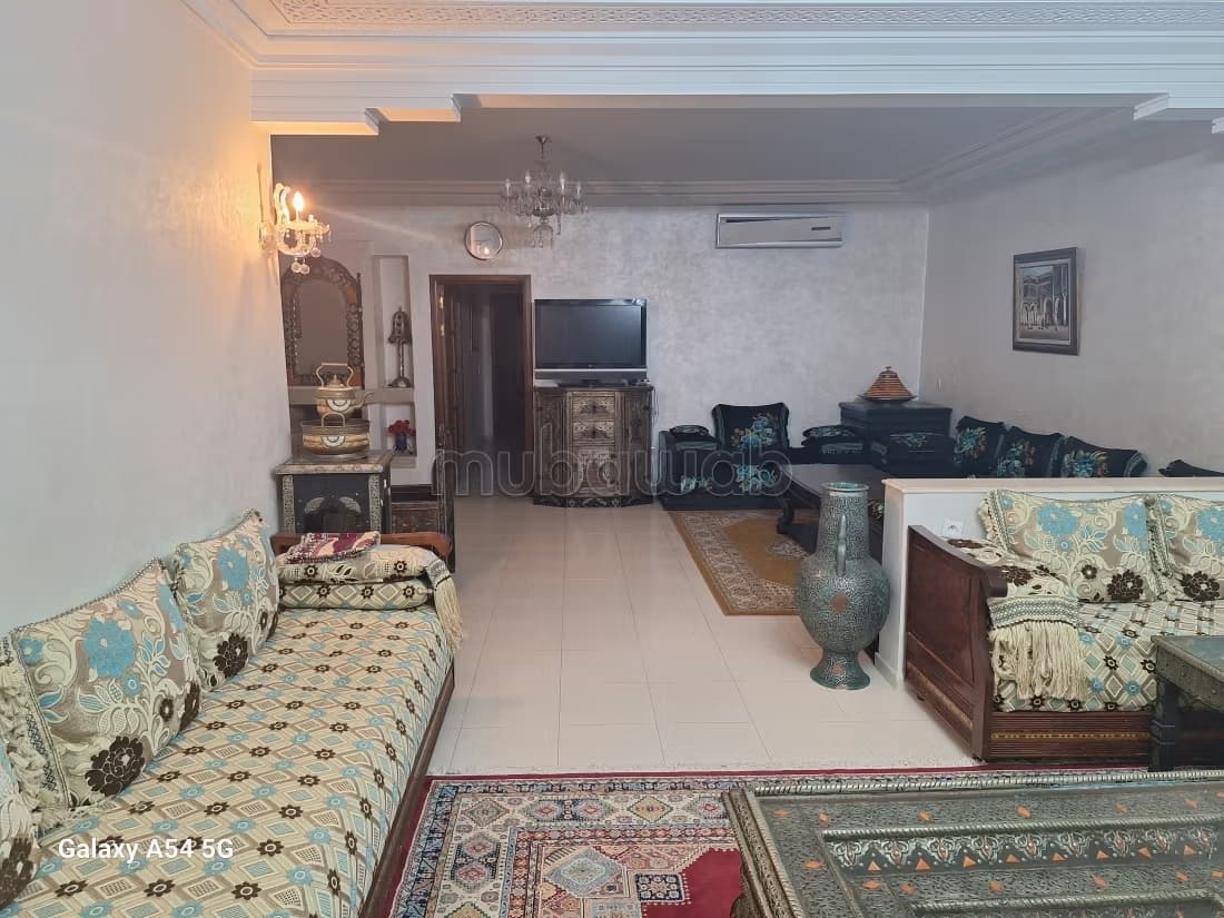 Bel appartement à louer au centre-ville. 3 chambres. Meublé