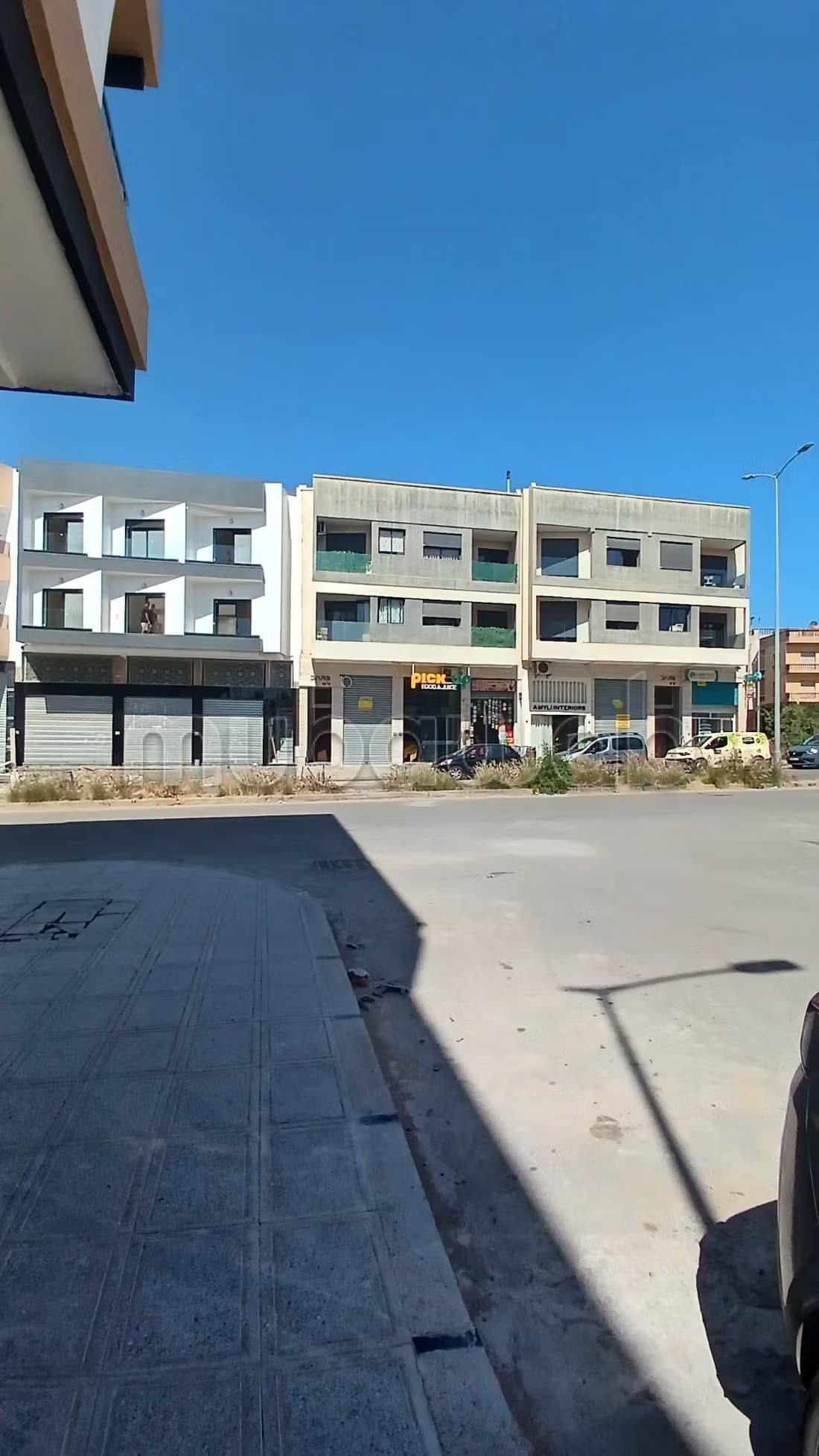 DAR BOUAZZA, vente d'un local bien placé