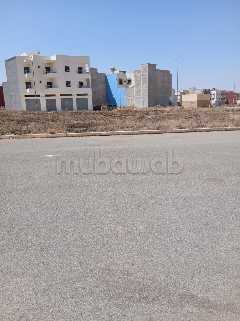 A vendre un terrain de 290 m2. R4