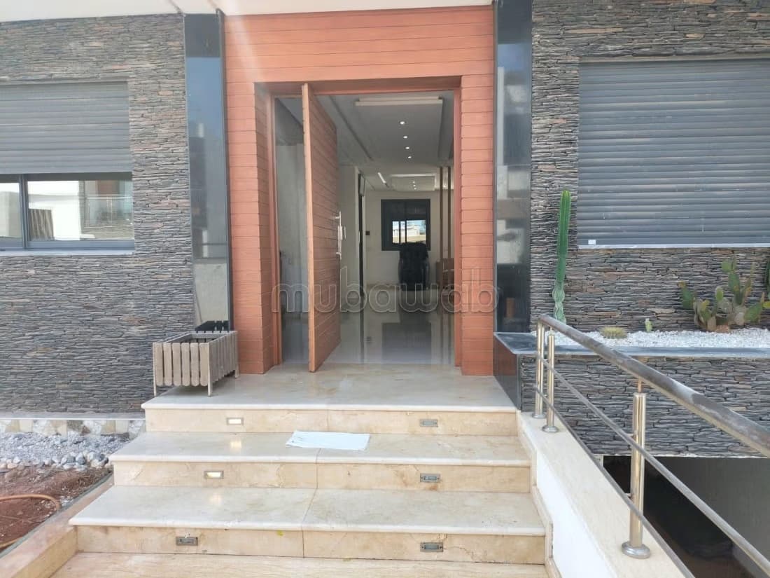 Magnifique villa à louer à Harhoura. 7 pièces confortables...