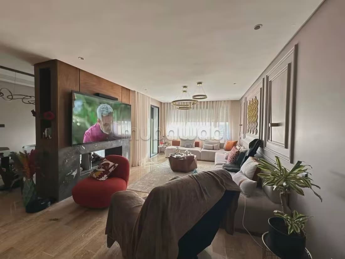Vendre appartement. 3 grandes pièces de vie. Grenier