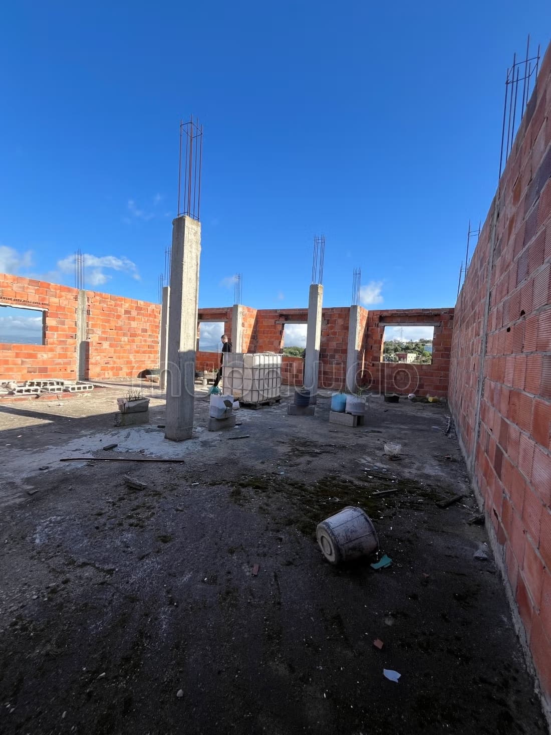 Maison à vendre à la campagne. Superficie totale 340 m²