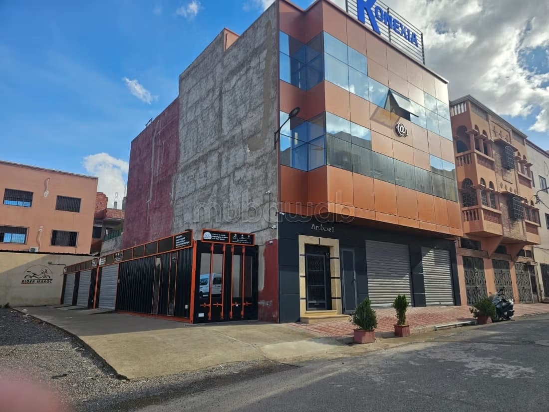 Immeuble commercial à vendre à Al Massar quartier Industriel...