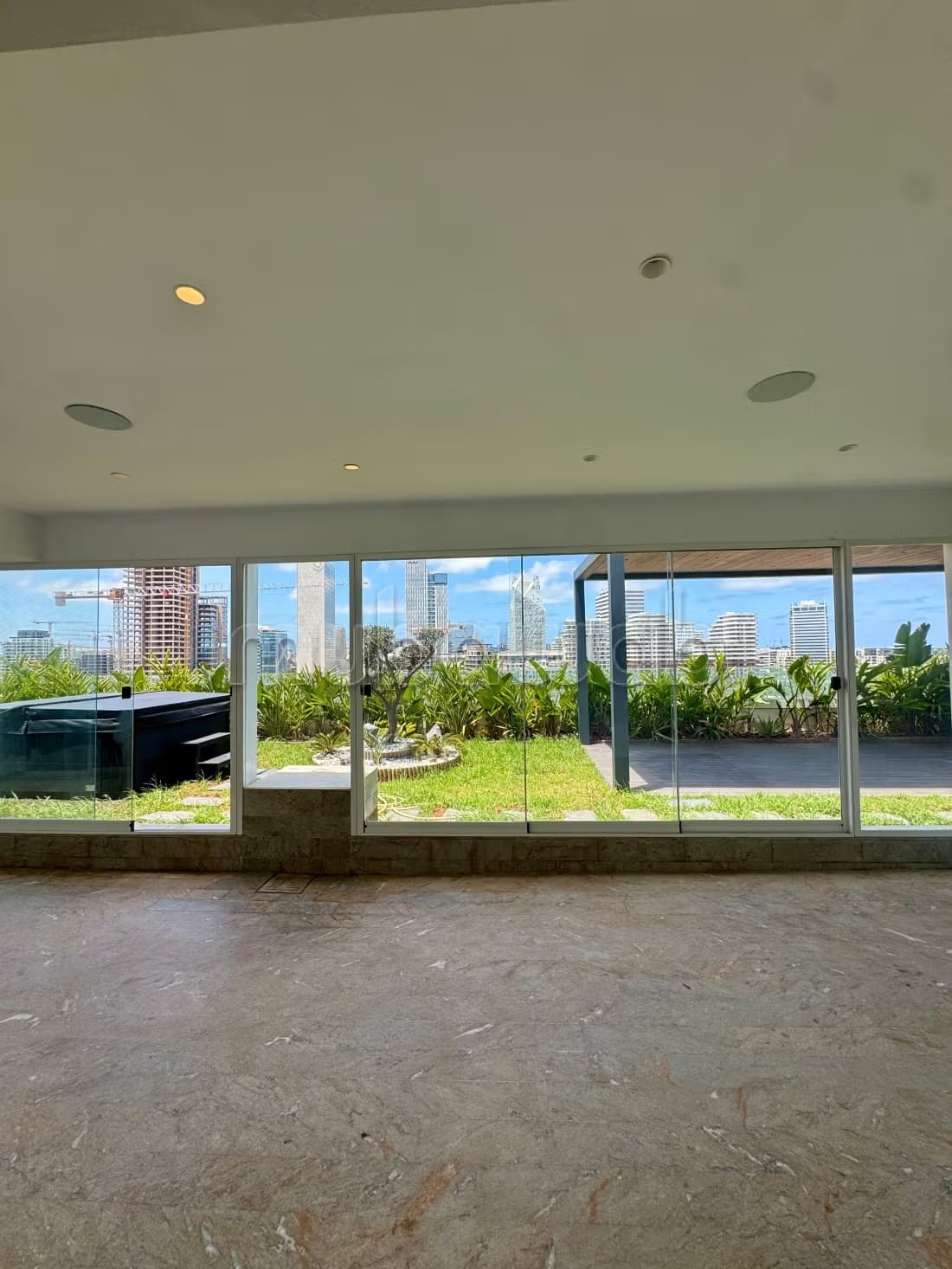 À Vendre – Penthouse Duplex d’Exception au CFC