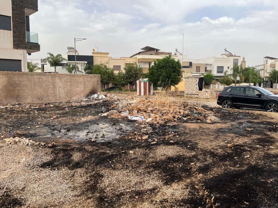 Terrain villa en vente en face l'unica Surface de 324 m²