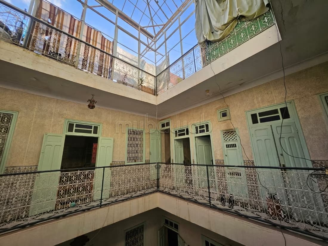 Très beau riad à vendre à Riad Zitoun. 5 chambres