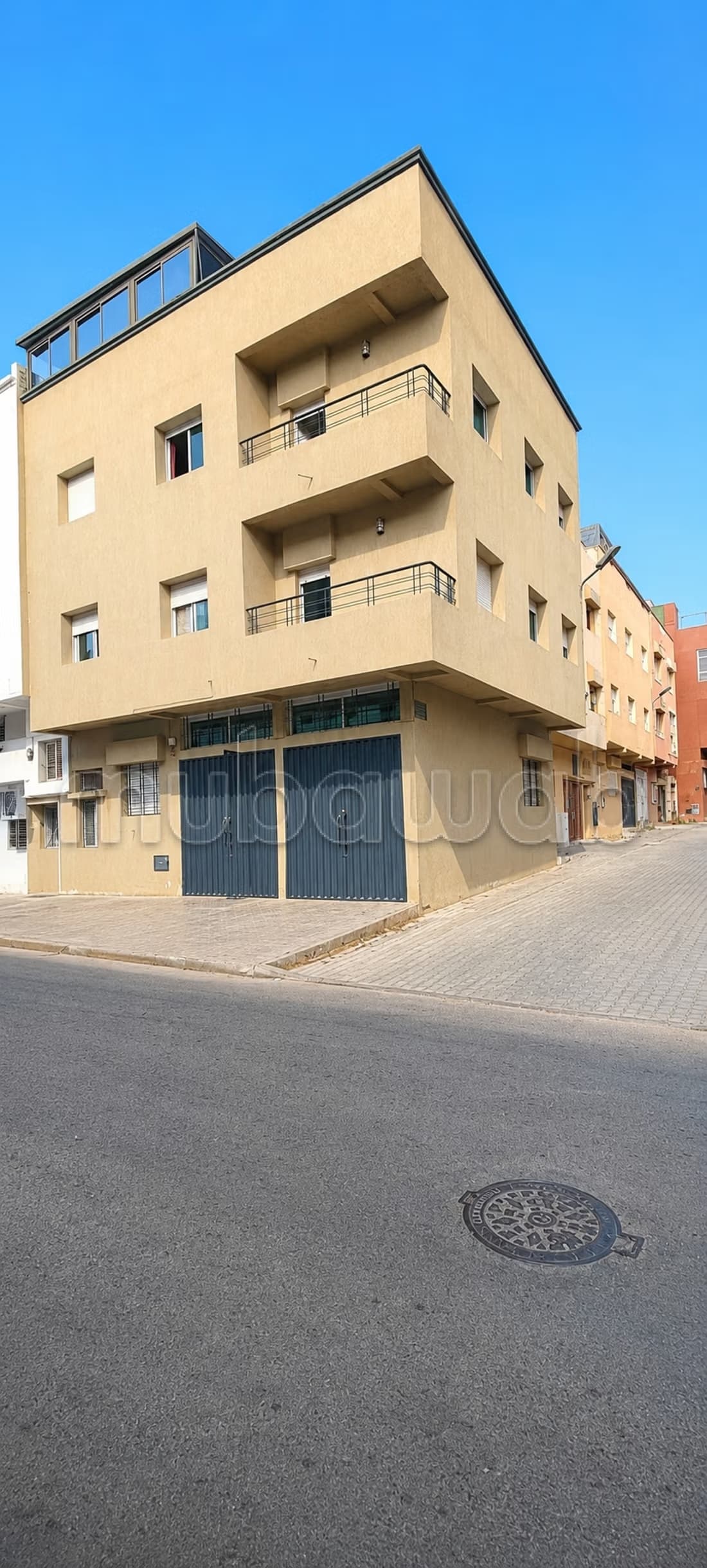 Maison d'angle R2 260m avec local commercial – Ouifaq