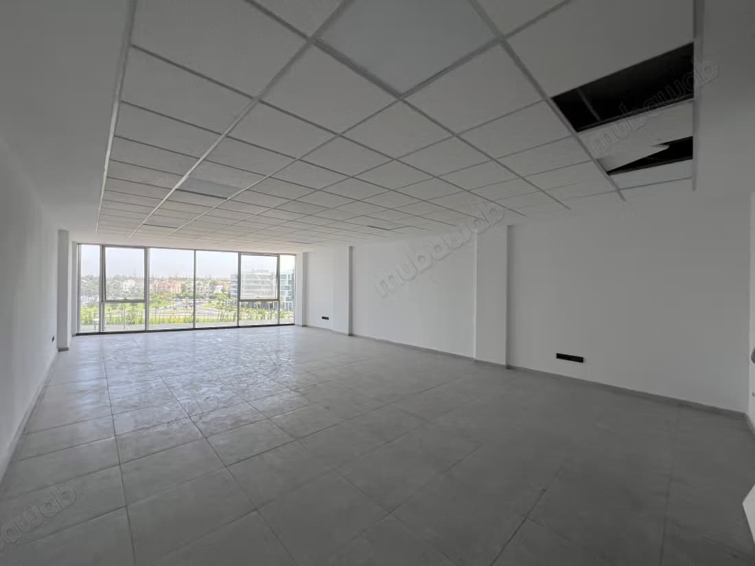 Location plateau bureau étage élevé sans vis à vis