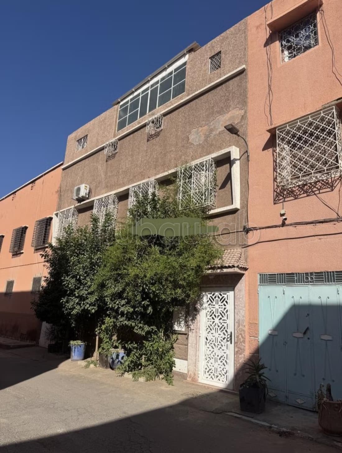 Trouvez votre riad à acheter à Ain Mezouar. Surface de 250 m...