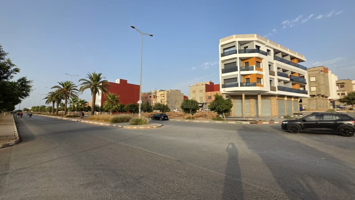Terrain commercial R3 à vendre 2 façades à Aïn Atiq