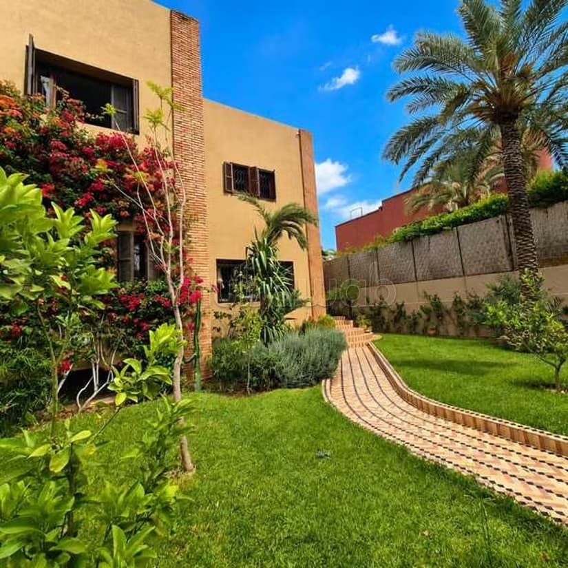 Villa à Vendre de 560.0 m² à Marrakech, Semlalia