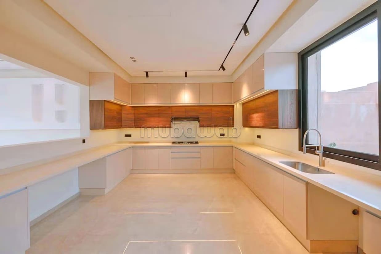 Villa moderne en 3 niveaux, 5 chambres