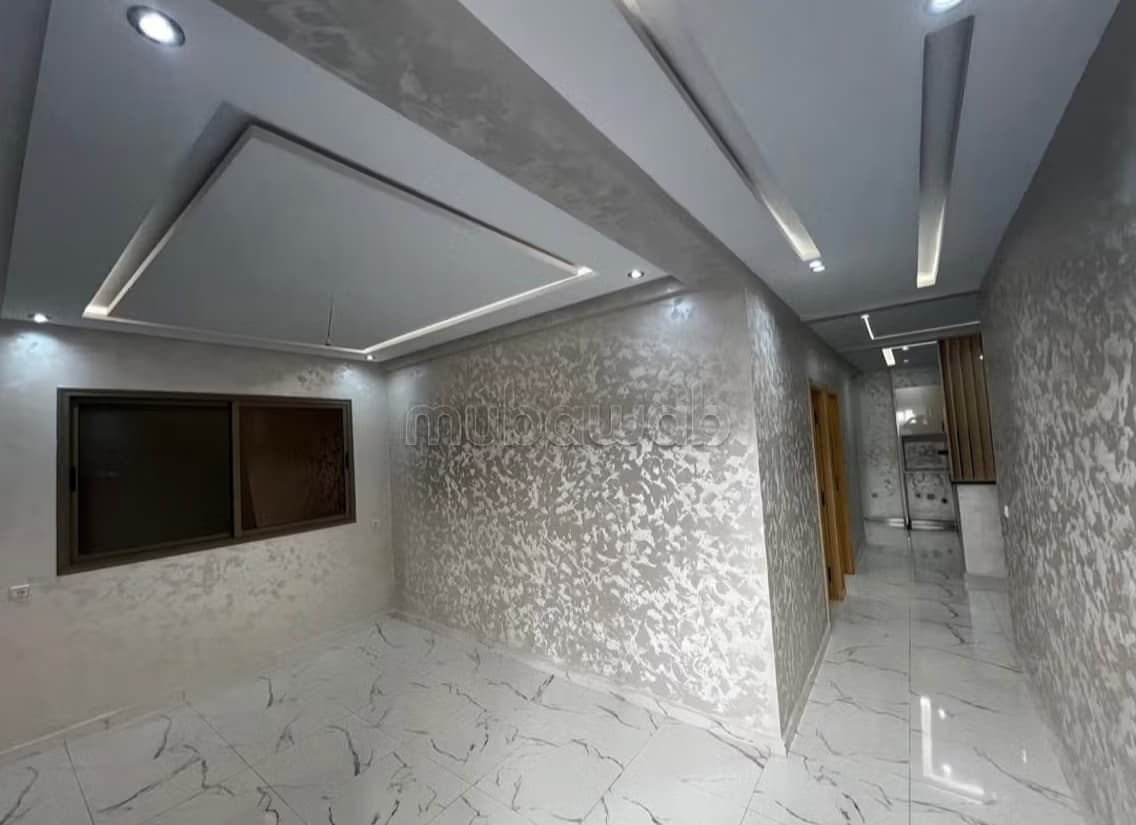 Appartement au sous-sol avec deux façades 68 mètres