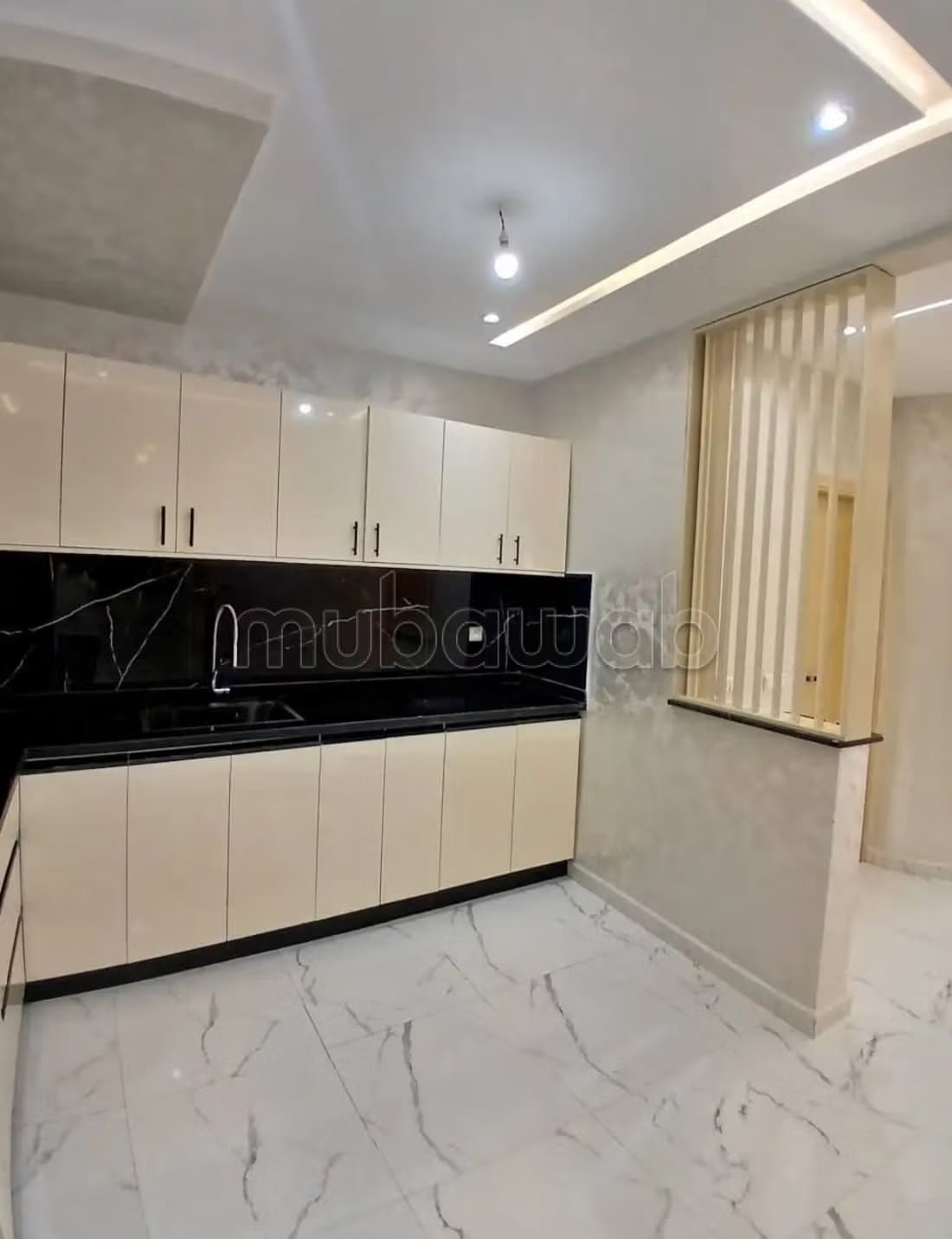 Appartement au sous-sol avec deux façades 68 mètres