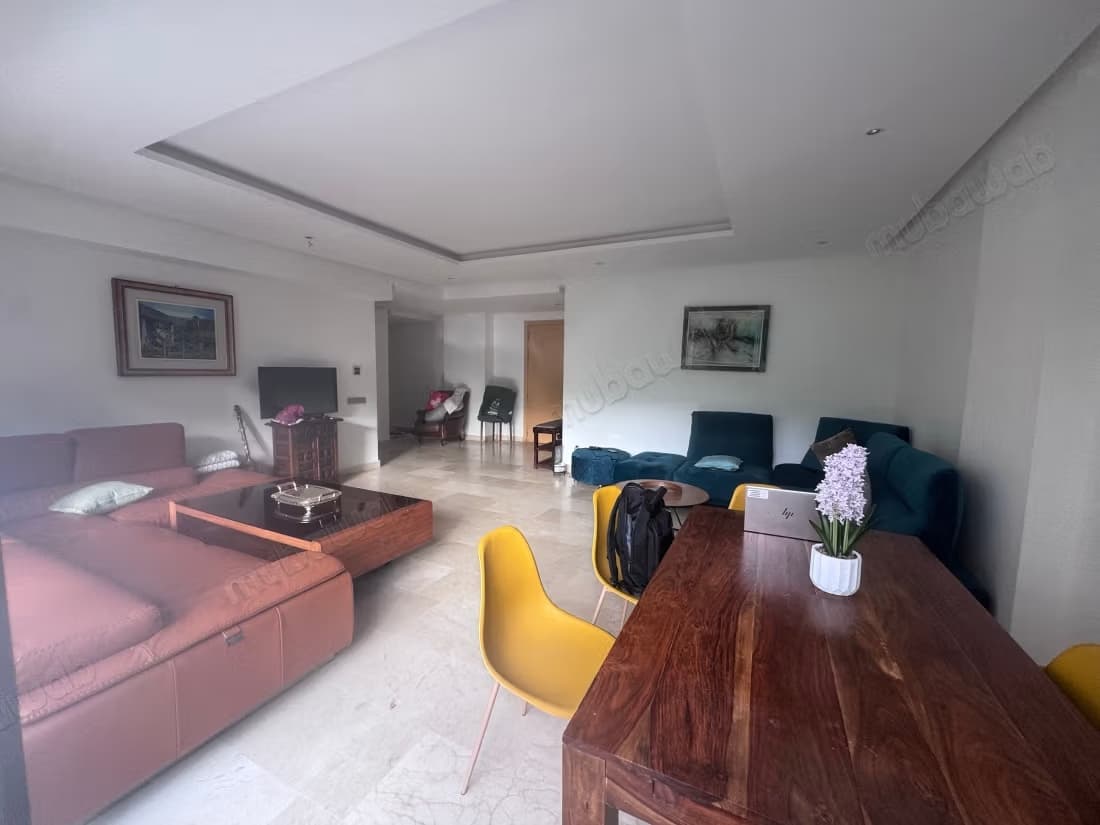 Duplex en location à Riyad. 4 grandes pièces. Bien meublé