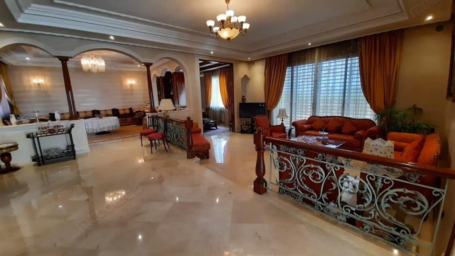 Maison de luxe à vendre à Ain Diab Extension. 6 pièces confo...