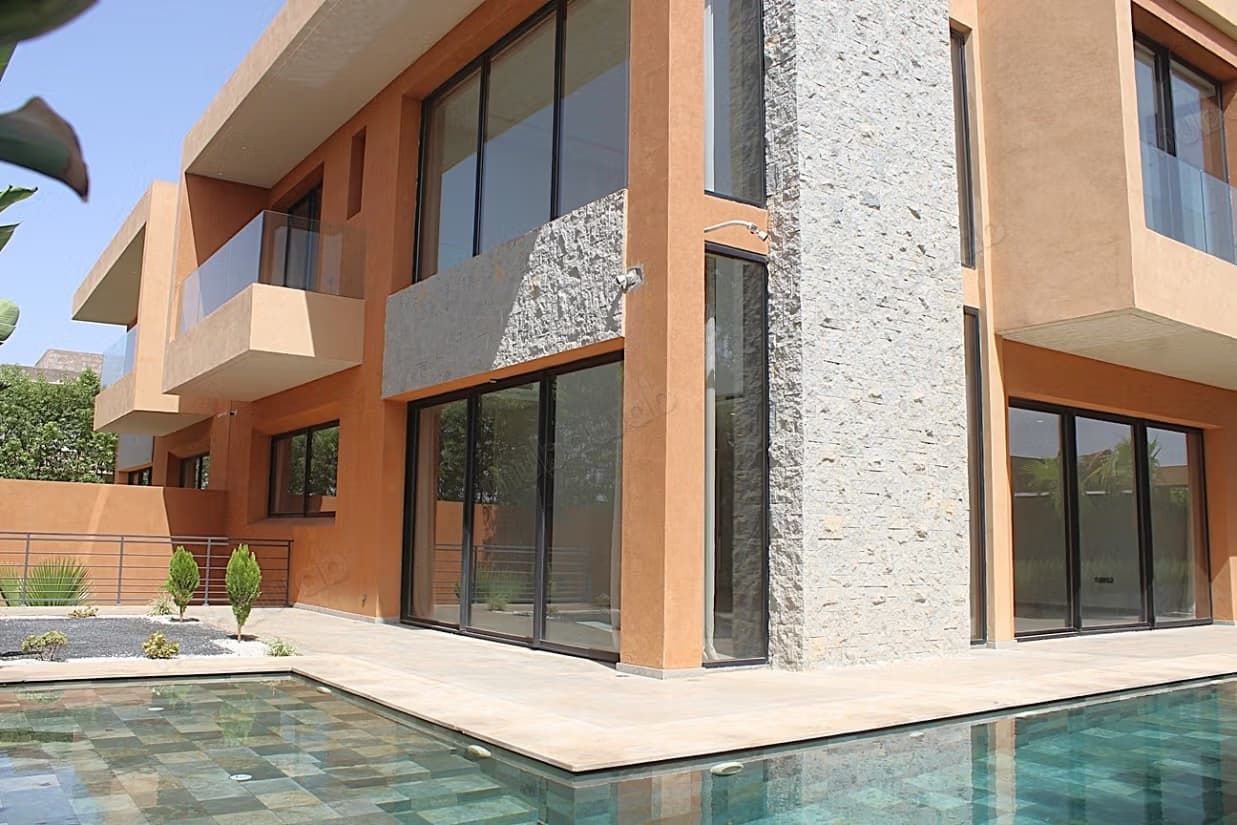 Belle villa de cinq chambres avec ascenceur