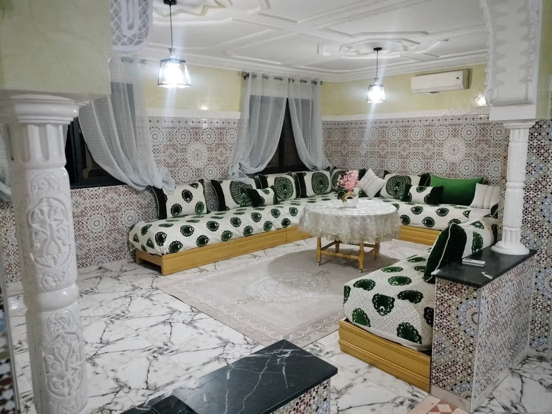 Appartement à louer à Ain Mezwar. Superficie 100 m². meublé