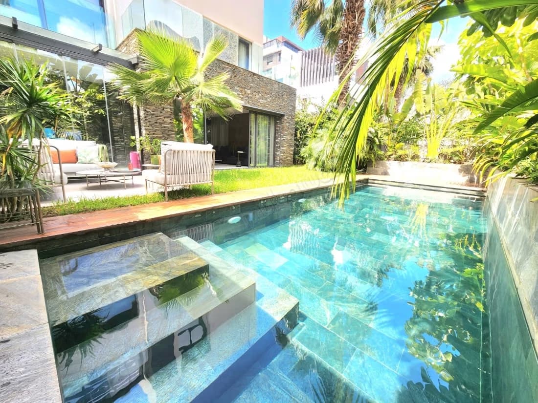 Splendide villa à vendre à Hermitage. Surface de 321 m². Ant...