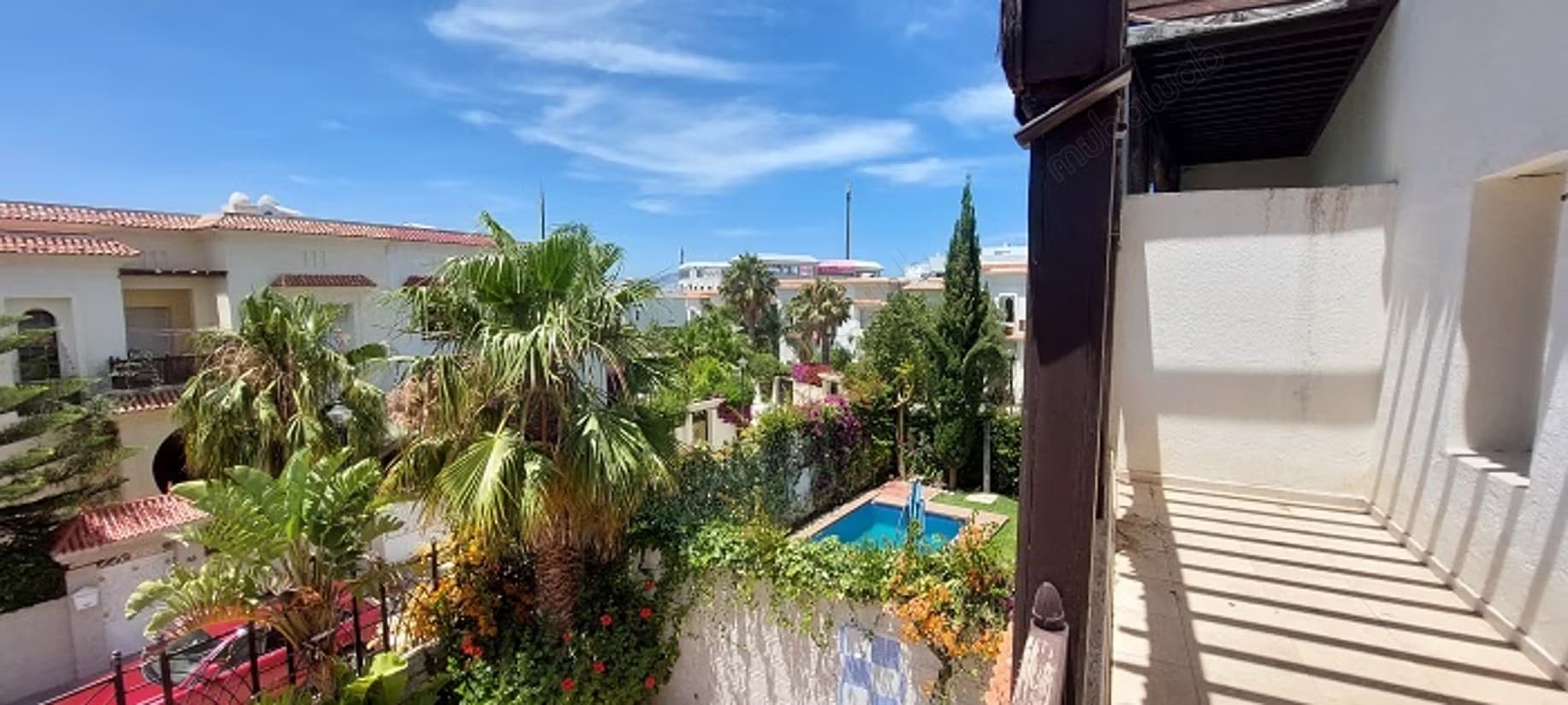 Villa avec piscine dans une résidence sécurisée