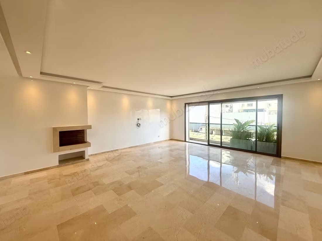 En Location Vide: Magnifique appartement 4 chambres au coeur...