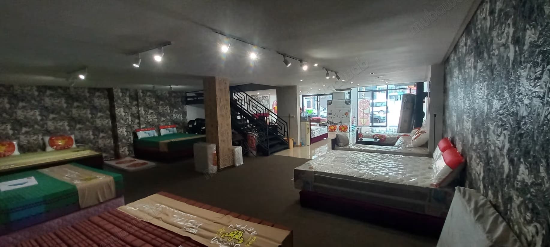 Vente local 2Mars. 2 belles vitrine. Rdc164 m² 134 m²sp