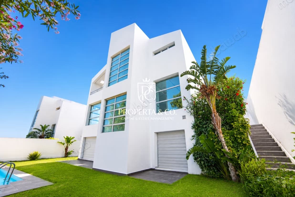 Villa moderne d'exception avec piscine & vue panoramique à l...