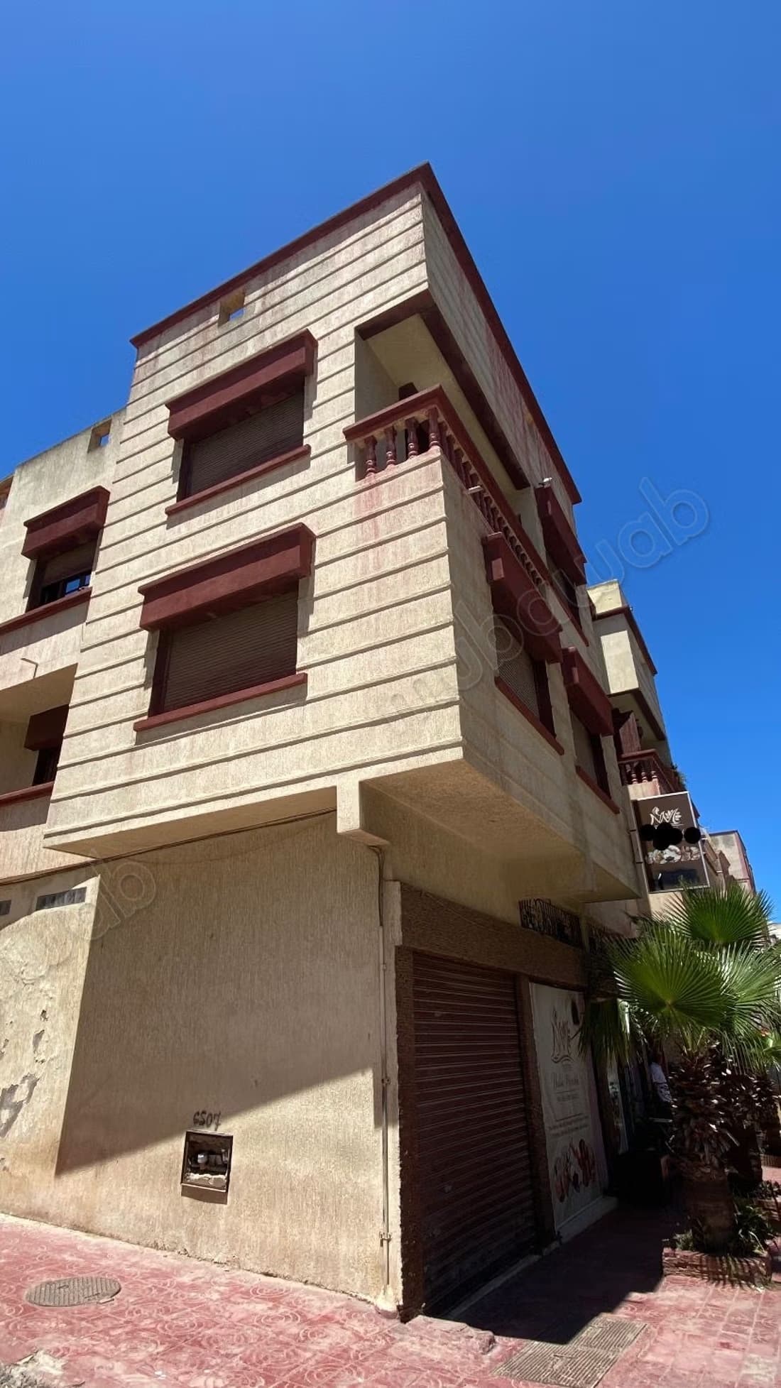 Maison à vendre 3 étages avec 4 garages