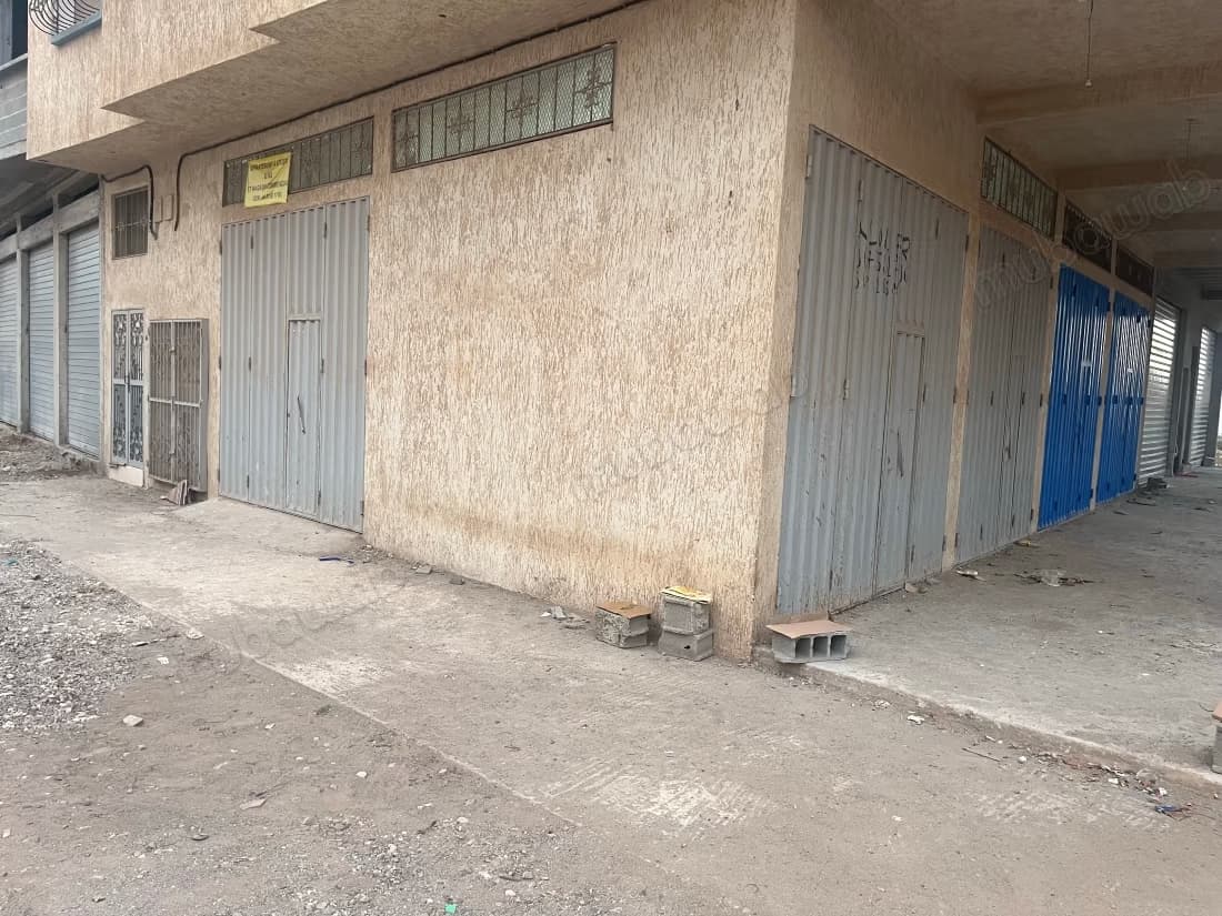Louez ce local commercial à Haut Anza. Superficie 75 m²