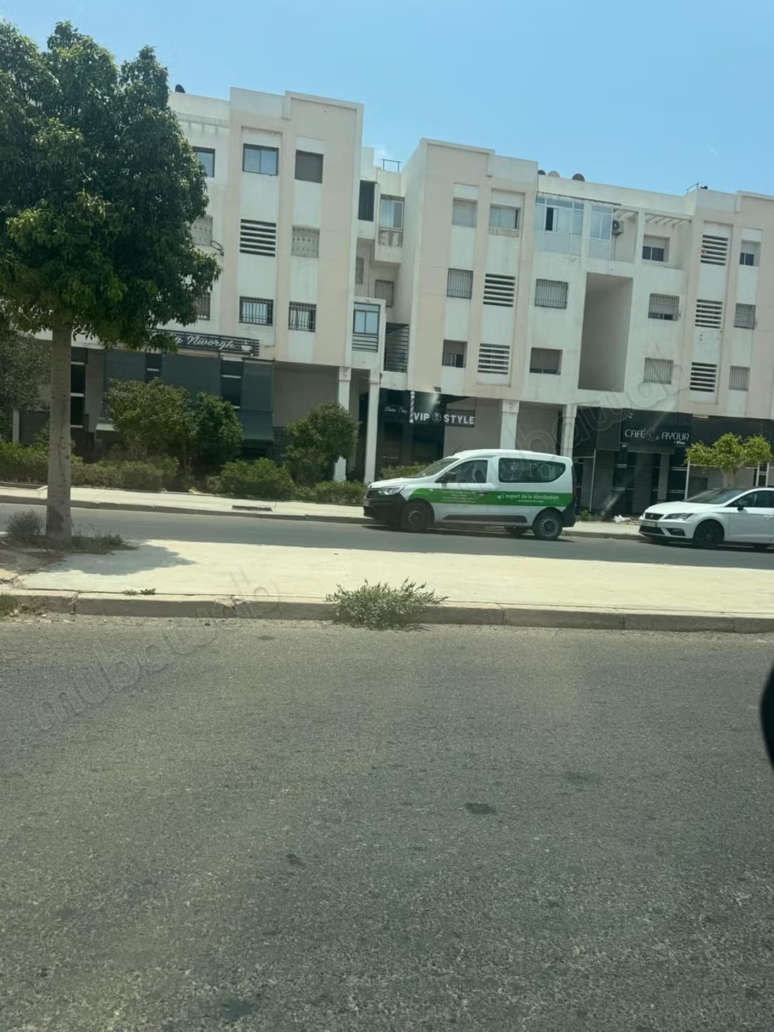Louez ce local commercial adrar proche de décathlon Surface...