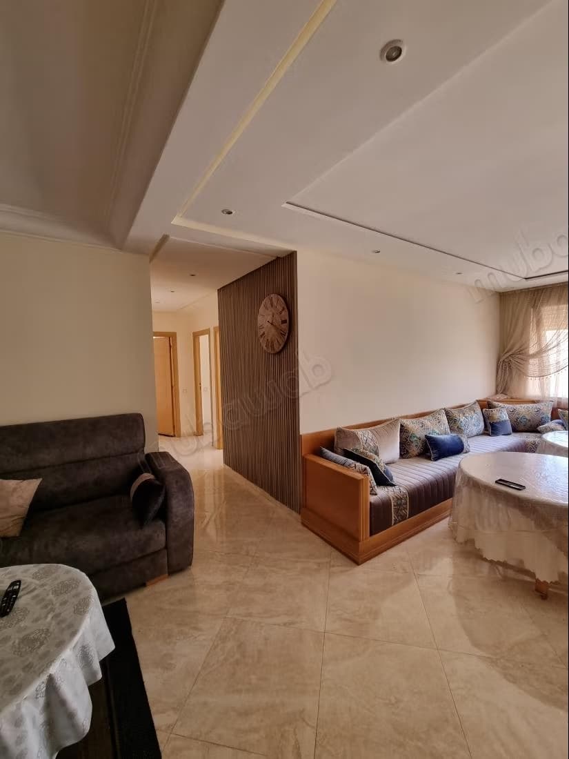 Louez cet appartement à Hay Massira. Surface de 98 m². Bien...