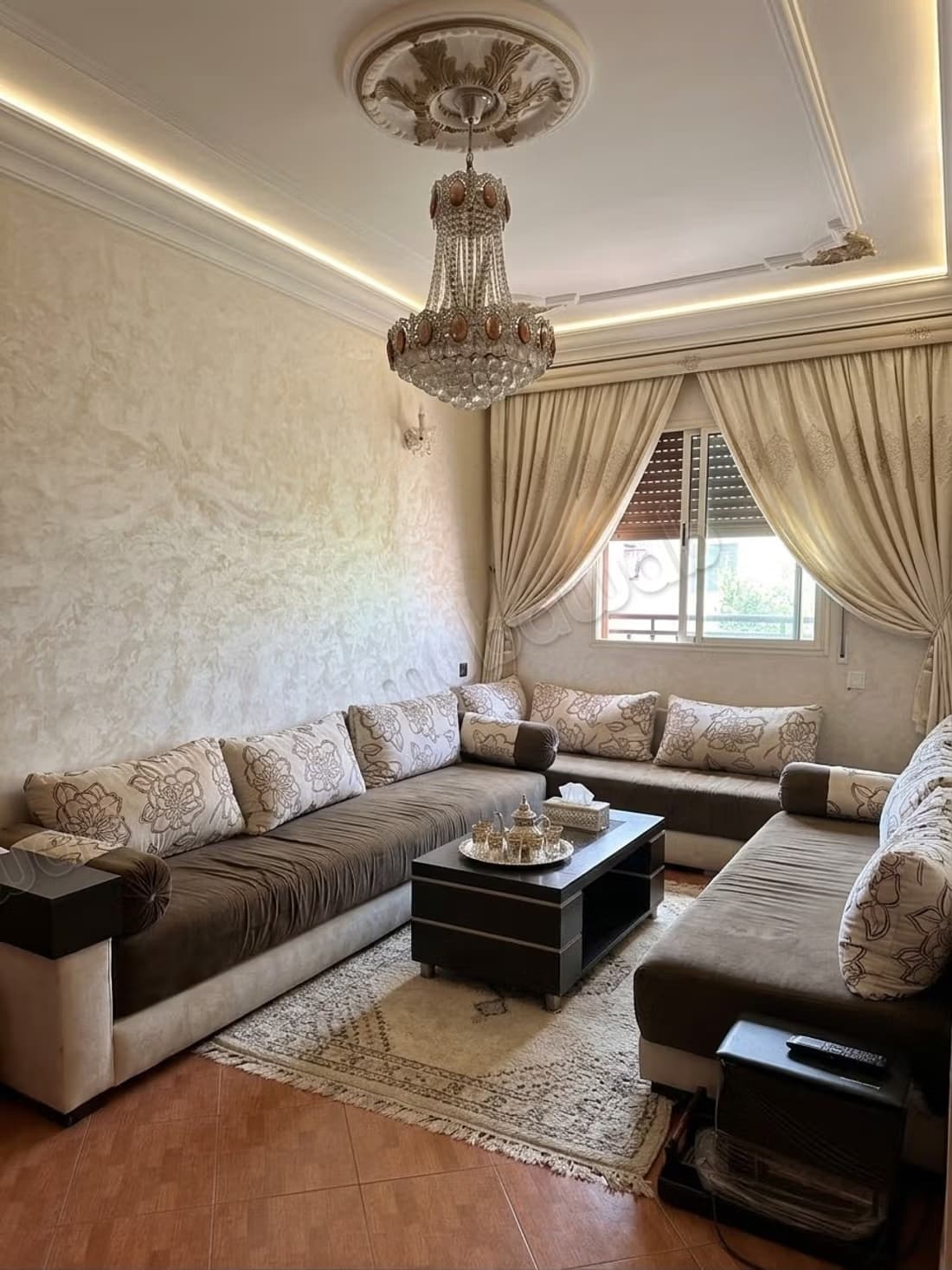 Vend appartement à Sidi Maarouf. 4 chambres agréables. Anten...