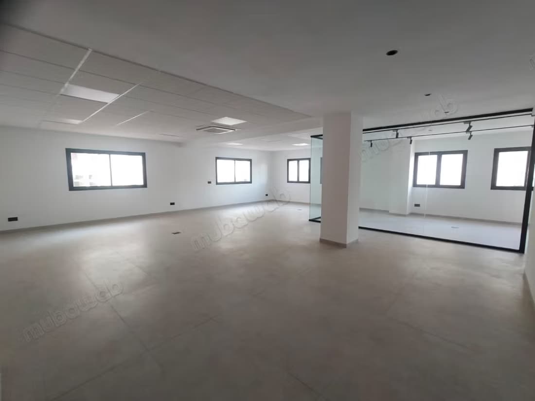 À saisir: plateau de bureau aménagé de 180m² à louer bien si...
