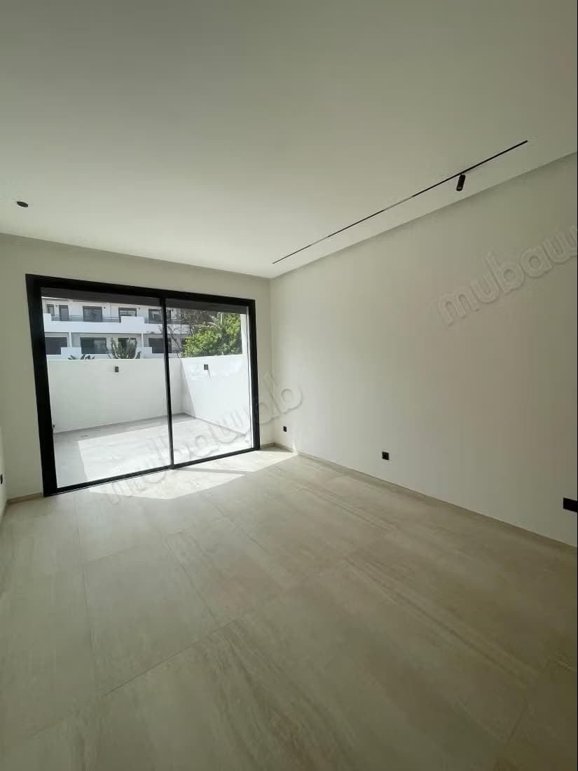 Bel appartement neuf au Oasis