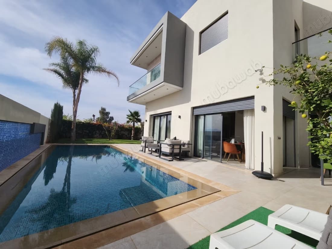 Villa. Moderne à louer sur Amelkis