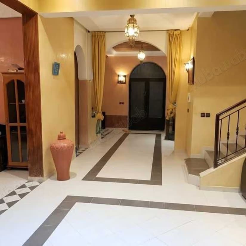 Villa à Vendre de 240.0 m² à Marrakech, Alal El Fassi
