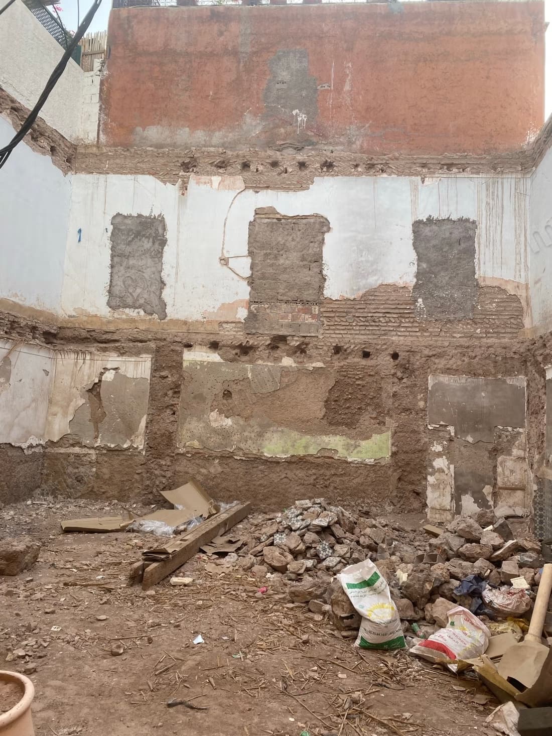 Terrain réquisitionne à vendre avec une bon prix Surface de...