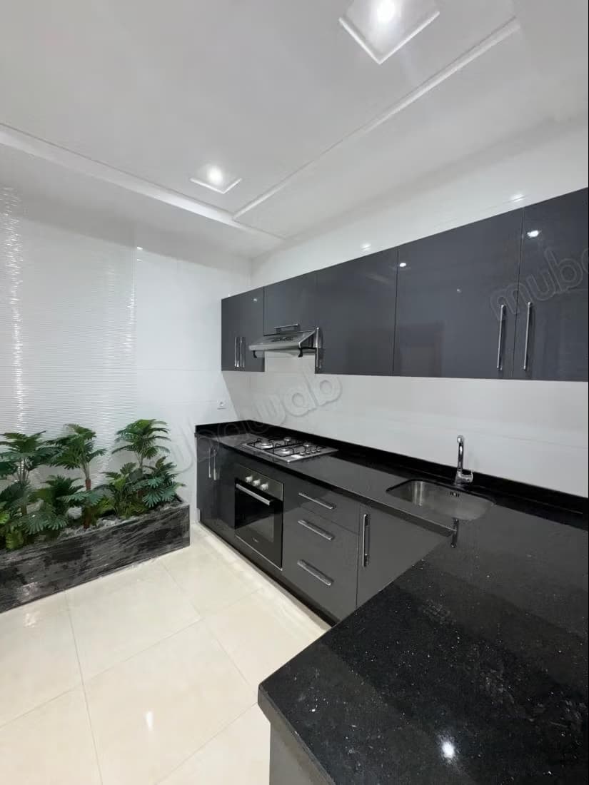 À VENDRE: Appartement 3 chambres moulay youssef 159m2