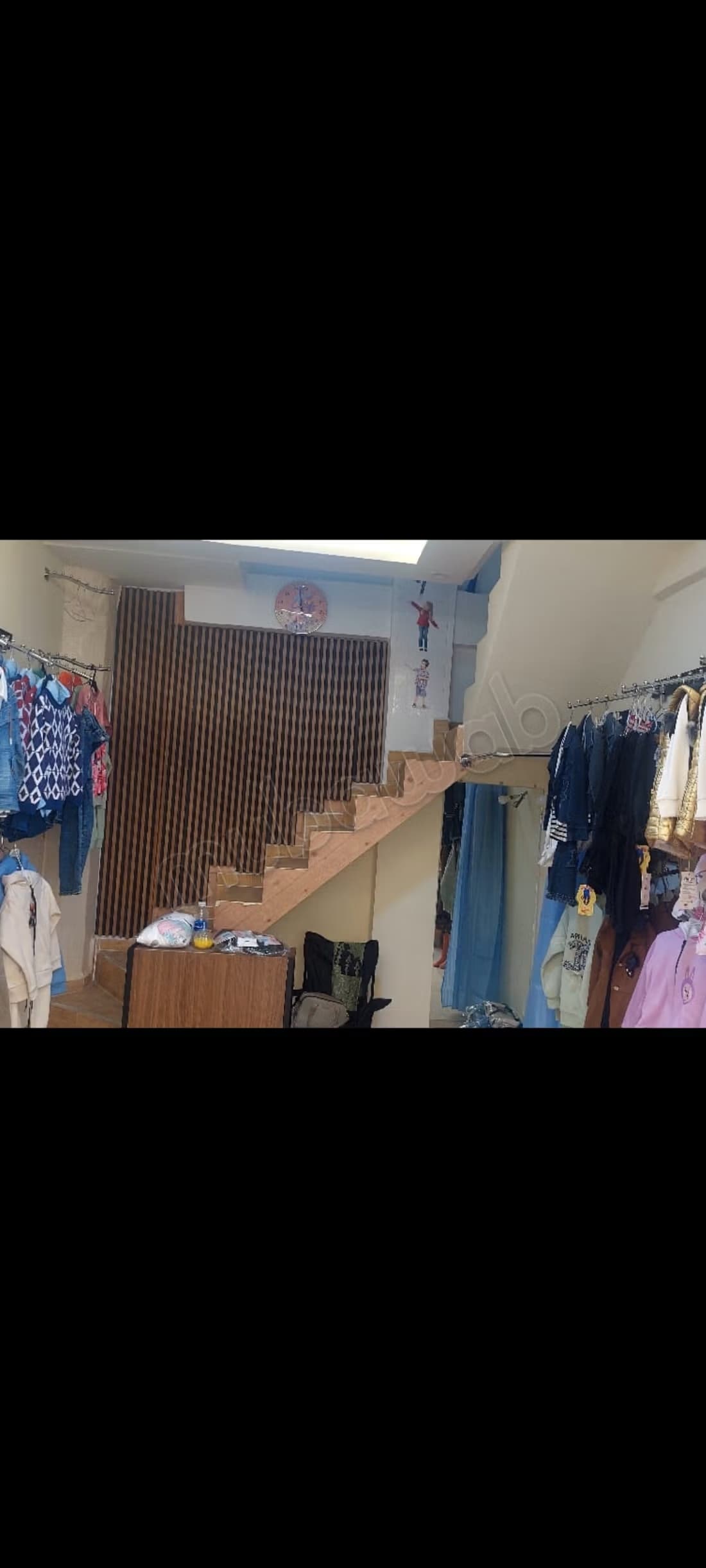 Magasin à vendre rénové et avec étage