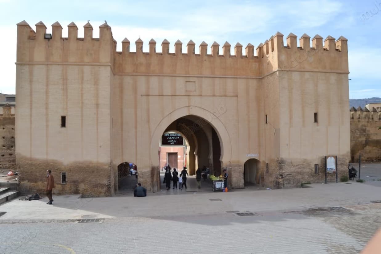 Vends local commercial 200 m² Bab Maftouh Fés