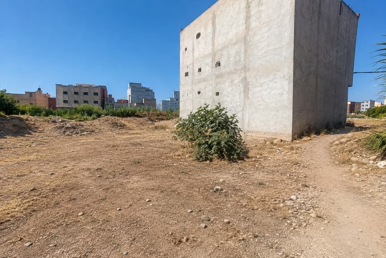 Terrain à vendre à Nador – 191 m² – 2 façades