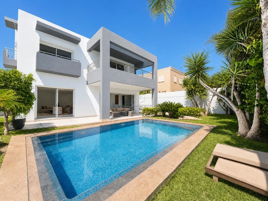 Villa de prestige meublée avec piscine & vue mer – dar bouaz