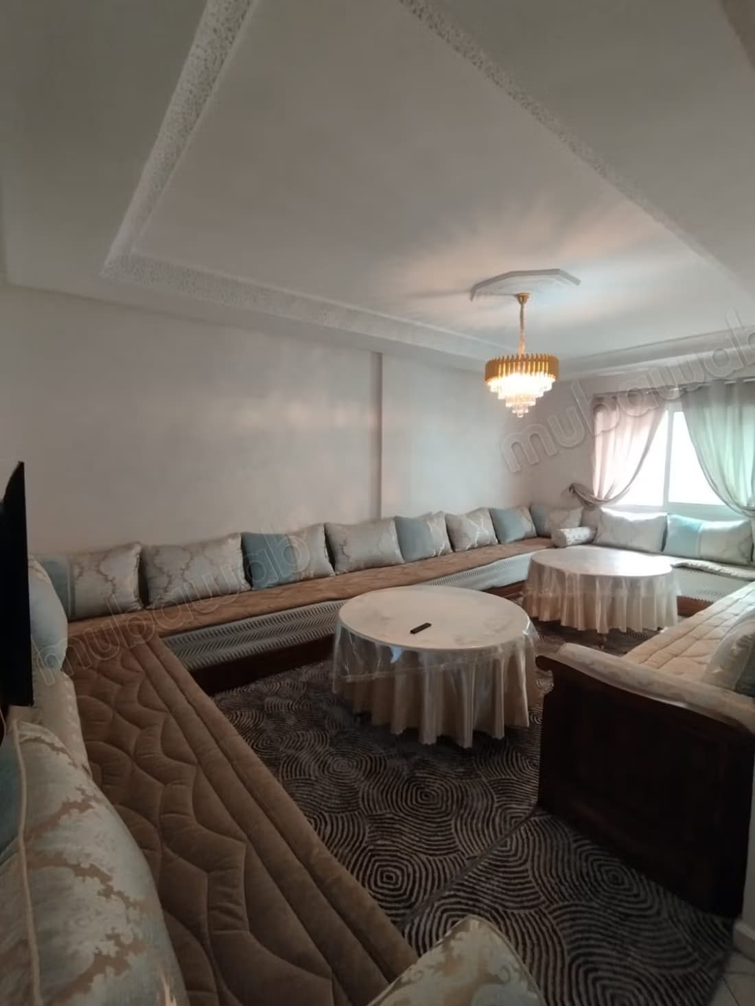 Louez cet appartement à Mimosas. Surface totale 130 m². As...